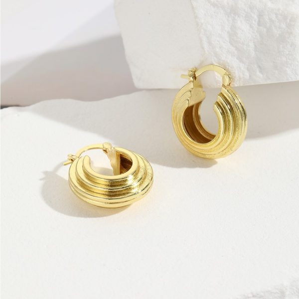 Europe And The United States Wind Tide Copper Colour-retaining Electroplating Hollow Glossy Earrings Female Ornaments Round Half Empty Stars Plain Circle Earrings Buckle