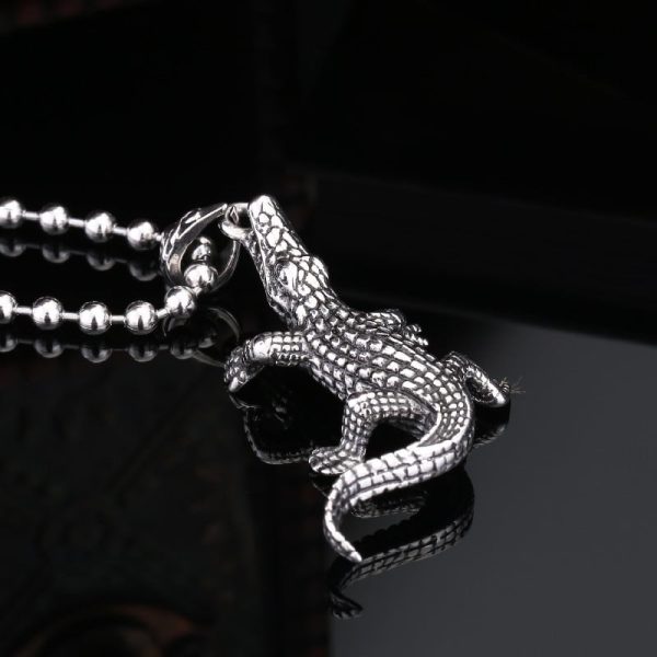 Men's Personality Fashion Vintage Crocodile Pendant