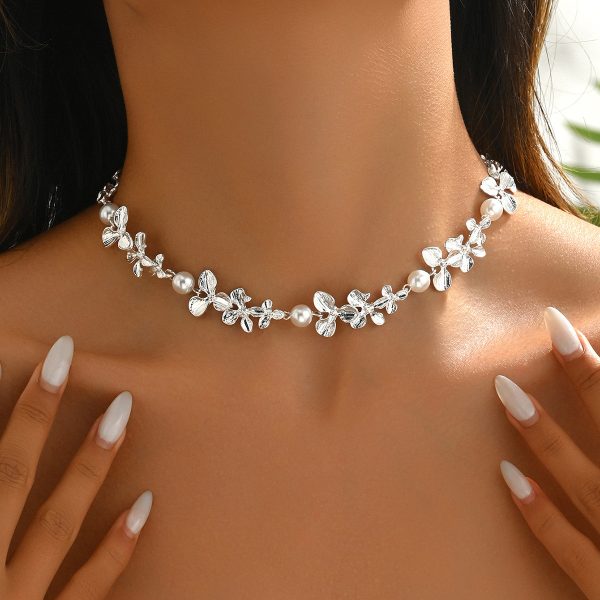 Bright Silver Flower Pearl Curved Needle Necklace