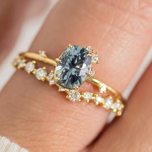 Fashion Gold Plated Ornament Inlaid Green Zircon Ring
