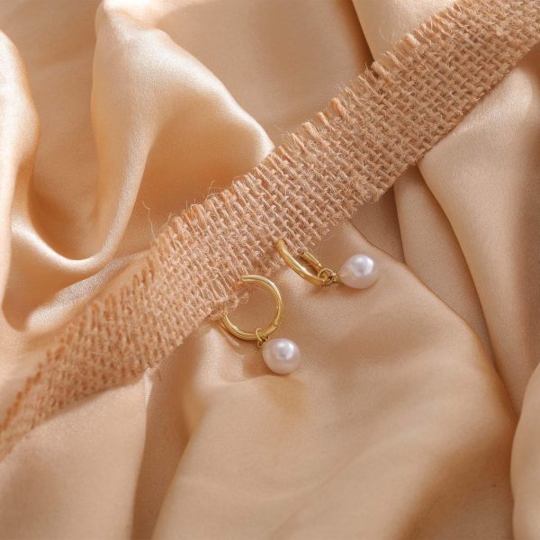 Water Drop Shape Pearl Earrings