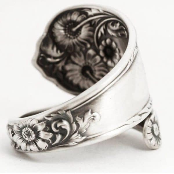 Fashion Retro Flower Shaped Ring