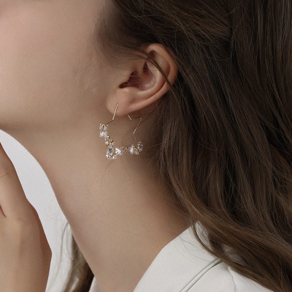 Hong Kong style exaggerated temperament large circle fashion earrings women's five-pointed star design sense fashion simple geometric creative earrings
