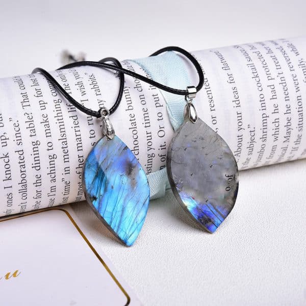 Natural Elongated Stone Moonlight Stone Leaves Blue Moonlight With Shape Pendant
