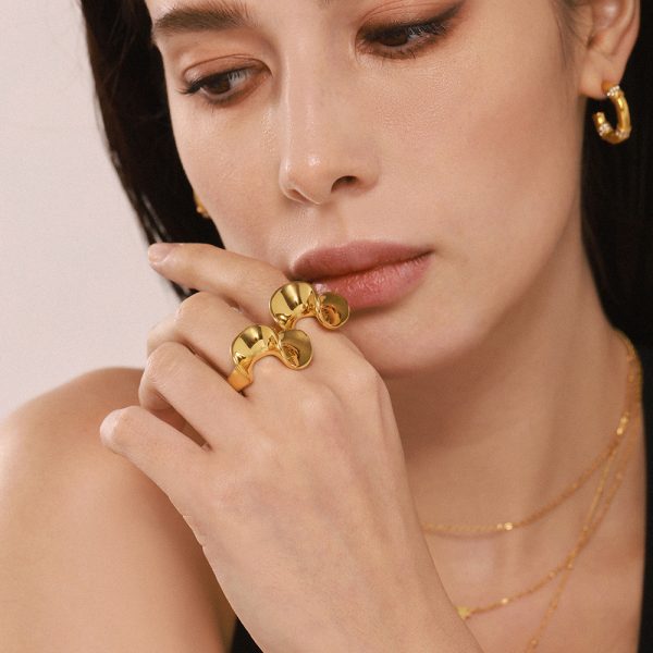 Women's Fashion Geometry Pattern Shaped Twisted Ring