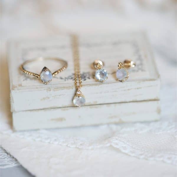 Fashionable Natural Elongated Stone Necklace