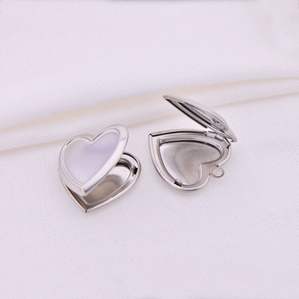 Fashion New Stainless Steel Heart-shaped Photo Box Love Pendant Necklace Accessories