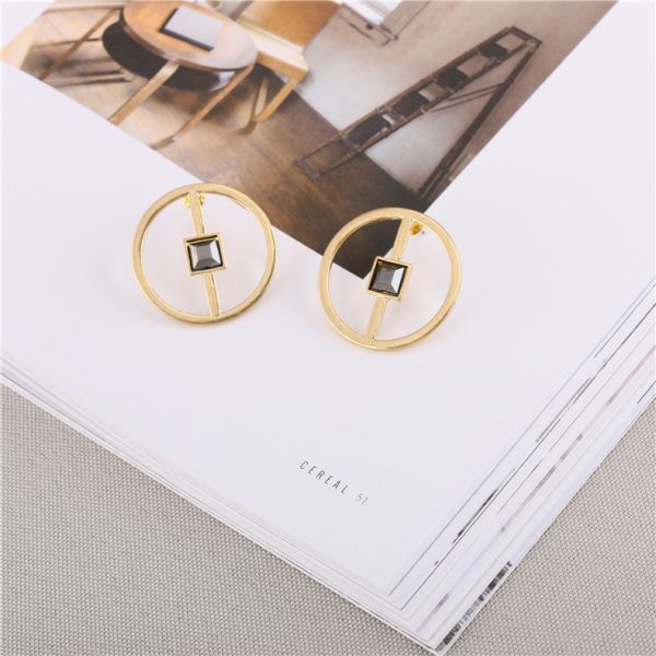 Frosty Wind Geometric Circle Stud Earrings
