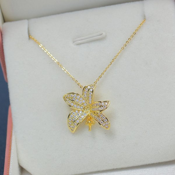 Electroplated Color Retaining Micro-inlaid Small Leaf Plant Pearl Necklace Pendant