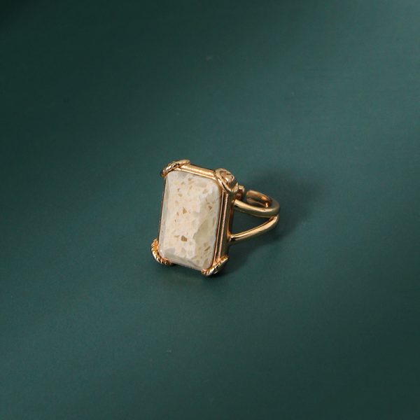 Gold stone ring
