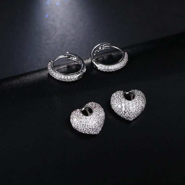 Micro-set zircon peach heart ear clip earrings