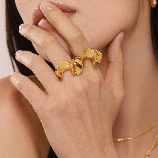 Women's Fashion Geometry Pattern Shaped Twisted Ring