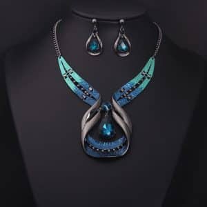 Crystal Gemstone Short Clavicle Necklace