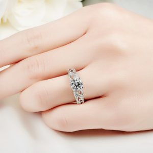 Zircon Ring Colorful Gold Four Claw Diamond