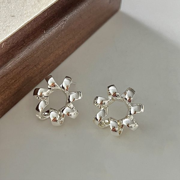 Fashion Jewelry Trendy Circle Twists Stud Earring For Women Simple Temperament Hyperbole Gold Color Ear Daily Wear Jewelry Party Gifts