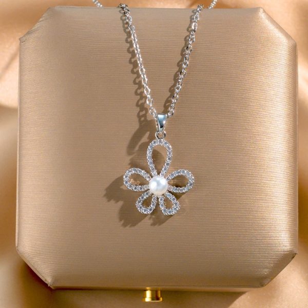 196caa68-95f5-4e17-89c9-92cccc0b540a.jpg Women's High-grade Silver Pearl SUNFLOWER Necklace