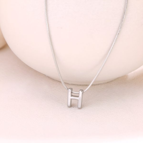 19d1f148-dcab-4595-bfba-13cb4179aeeb.jpg 18k Gold Titanium Steel Necklace With 26 English Letters