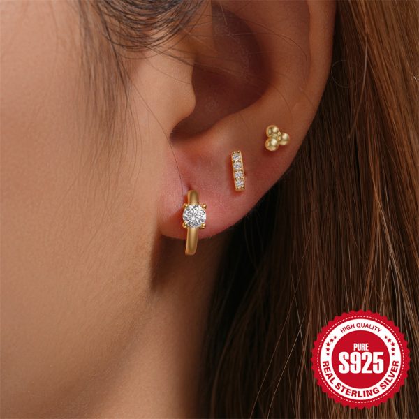 1b071f5c-a38e-4da8-a4cb-a282173056ca.jpg S925 Sterling Silver Fashion Simple Mini Geometric Glossy Round Eight-pointed Stars Single Row Zircon Set Earrings