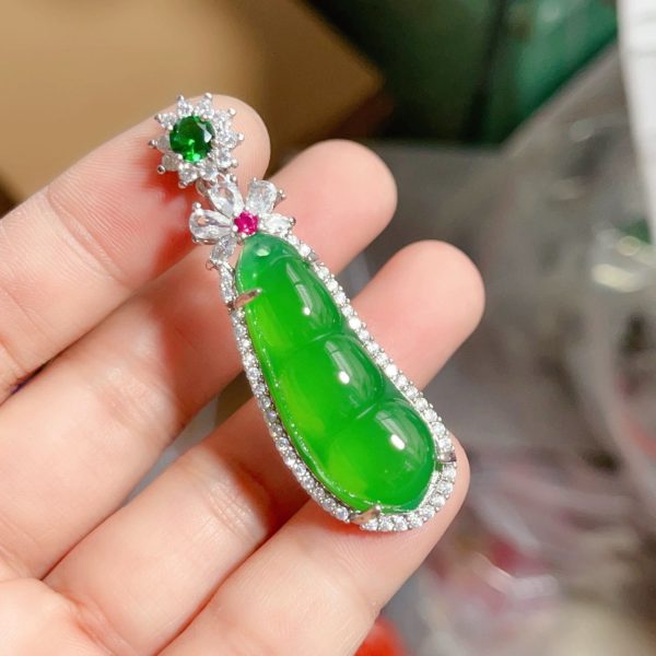 Silver Plated Inlaid Emerald Green Chalcedony Fu Dou Pendant Green Agate Women's Necklace