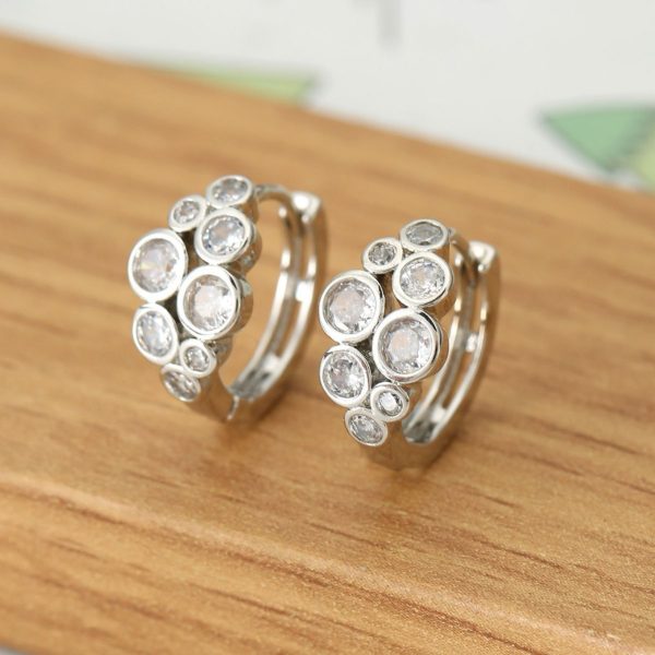 High-grade Circle Inlaid Zircon Female Earrings Light Luxury All-matching