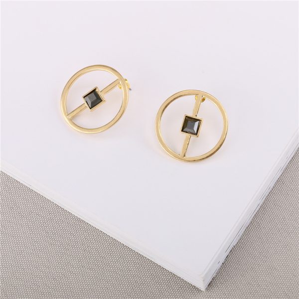 Frosty Wind Geometric Circle Stud Earrings