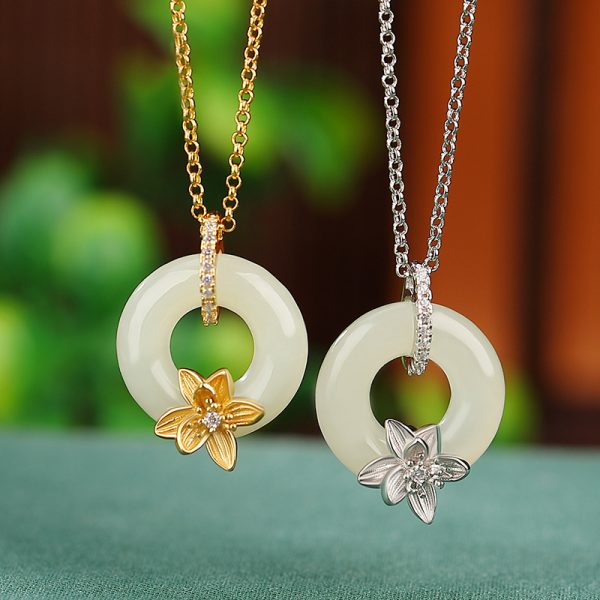 21c99917-bbcf-4af1-ac93-a1cc9876a144.jpg S925 Sterling Silver Gold Plated Hetian Jade Flower Peace Buckle Set Chain Simple Retro