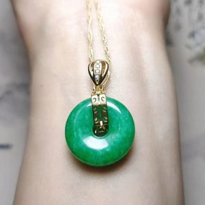 Vacuum Electroplating Emerald Green Dry Green Jade Pendant