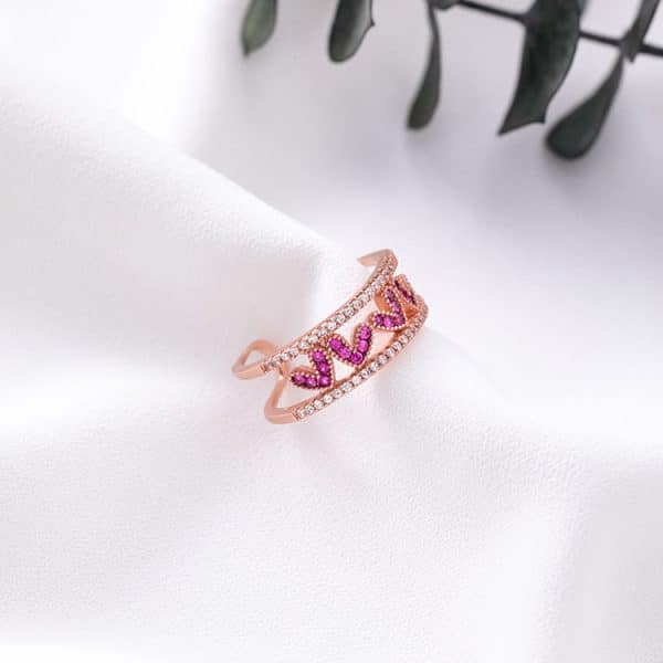 Stone heart-shaped ring student