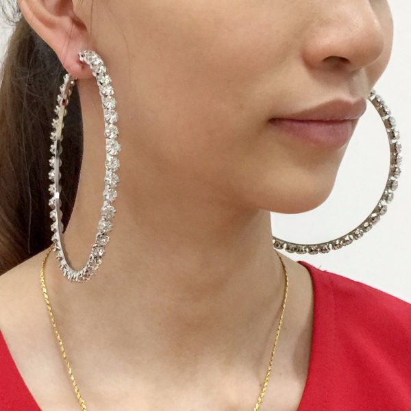 Exaggerated big circle ear circle