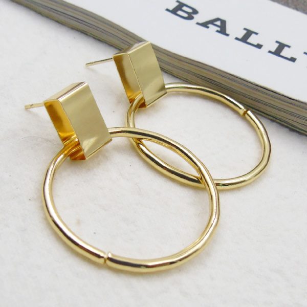 Geometric exaggerated large circle alloy stud earrings