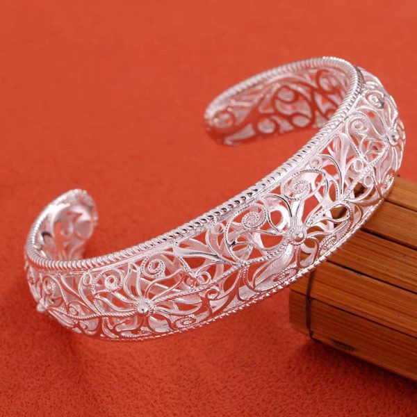 Women's Hollow-out Wide-faced Filigree Bracelet