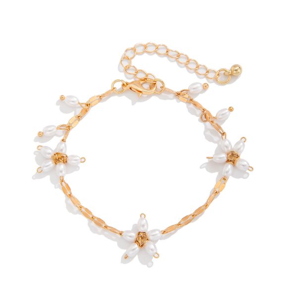 Stringed Pearls Flower Pendant Bracelet