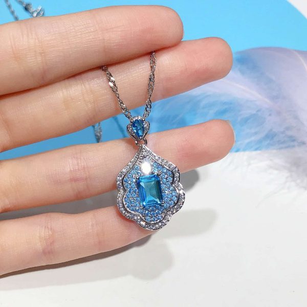 Personality Aquamarine Topaz Sky Mirror Pendant