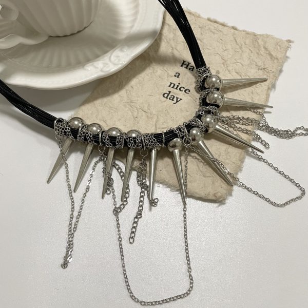 2aaef14e-8d21-40c2-9218-2e4d51ea1263.jpg Rivet Round Beads Winding Tassel Necklace
