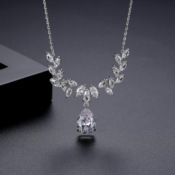 Water Drop Pendant Copper Inlaid Zircon Crystal Super Shining Necklace