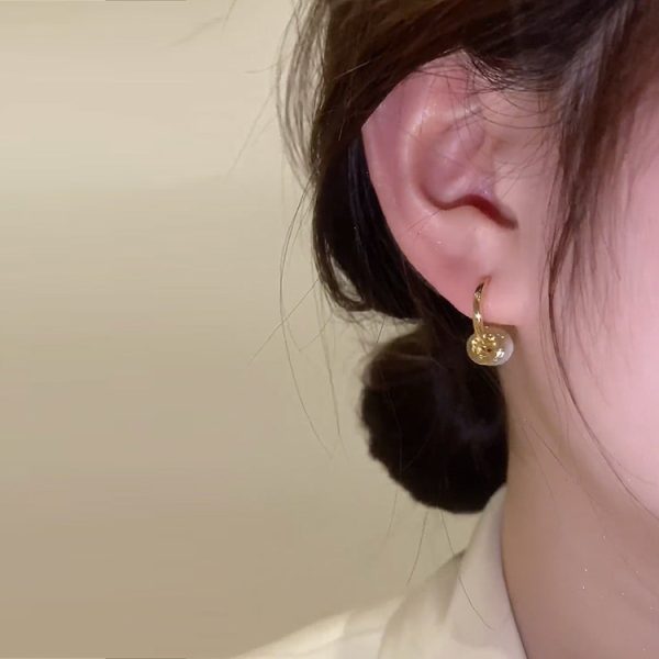 Women's Niche Design Rhinestone Shell Circle Earrings
