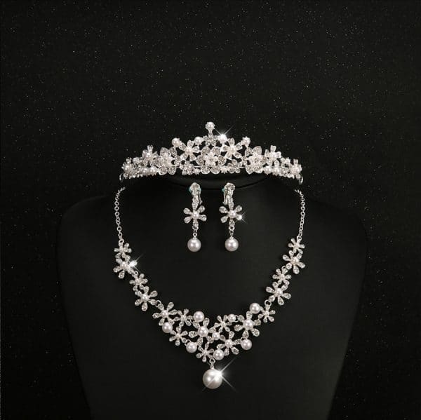 Bridal headdress, three sets of crystal flower necklace, diamond earrings, European and American Wind crown, wedding jewelry