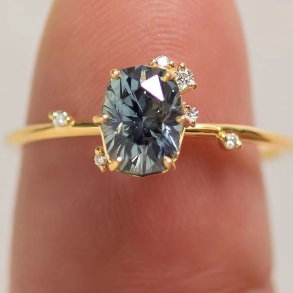 Fashion Gold Plated Ornament Inlaid Green Zircon Ring