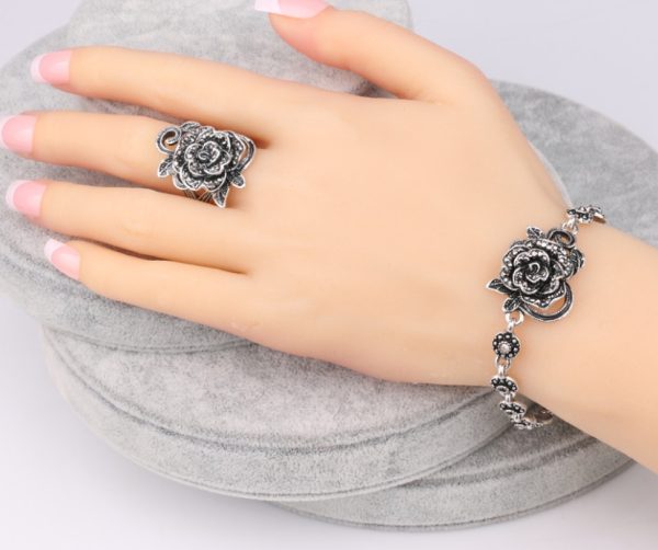 Unique creative four-piece set of inlaid gray diamond flower high-end set jewelry