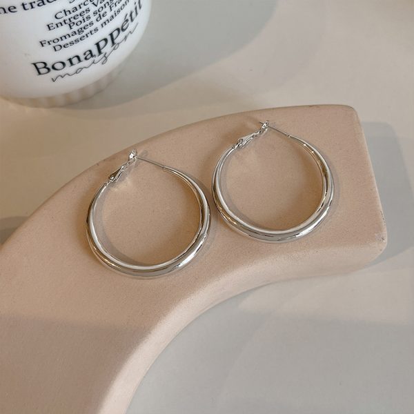 Female Simple And Versatile Solid Circle Large Earrings