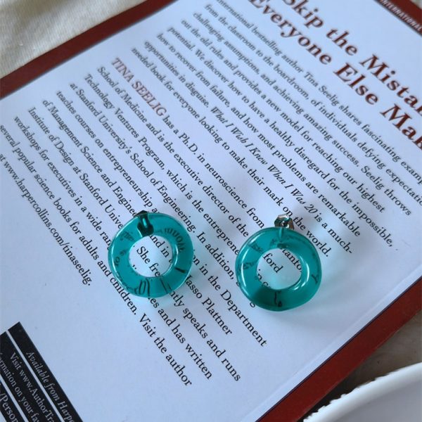 Fashion Niche Temperament Retro Circle Hollow All-match Earrings