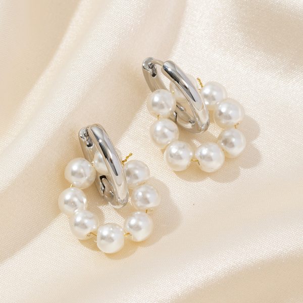 Pearl And Circle Design Fashion Earrings