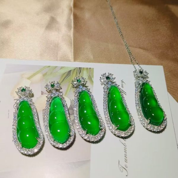 Silver Plated Inlaid Emerald Green Chalcedony Fu Dou Pendant Green Agate Women's Necklace