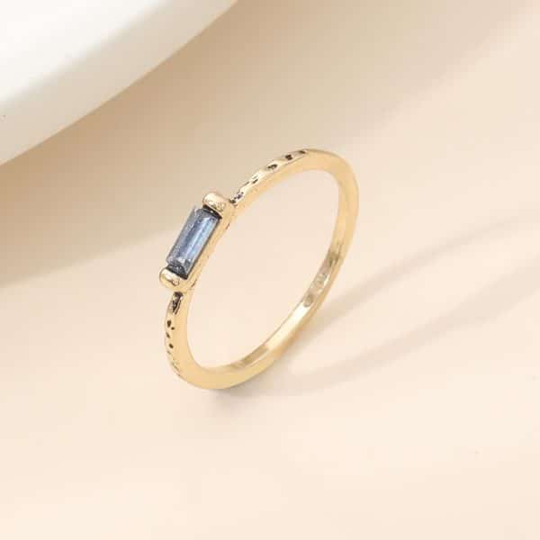 18K Gold White Zircon Ring Simple And Stylish Women