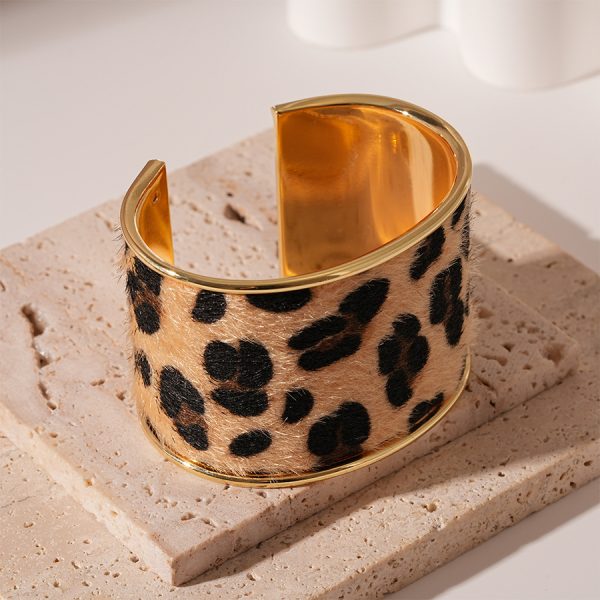 Geometry Pattern Twisted Open-ended Bracelet