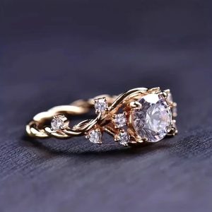 Light Luxury Cube Sugar Diamond Ring Vine Winding Moissanite Flower