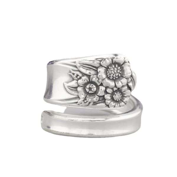 Fashion Retro Flower Shaped Ring