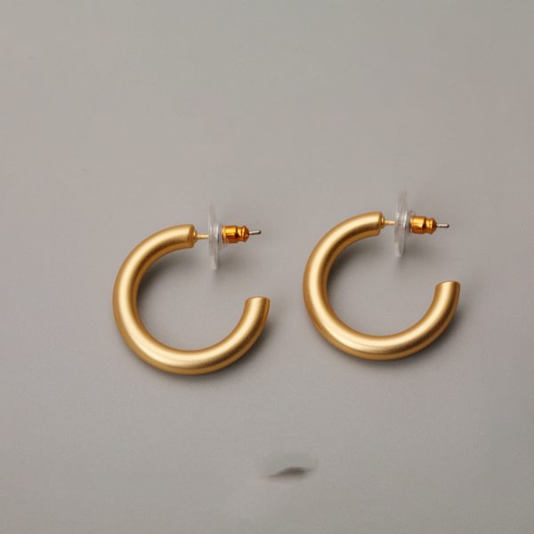 European And American Simple Atmospheric Circle Stud Earrings
