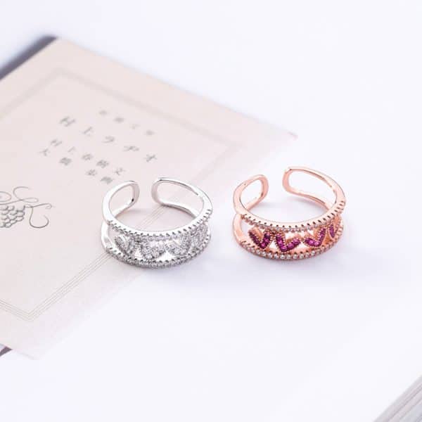 Stone heart-shaped ring student