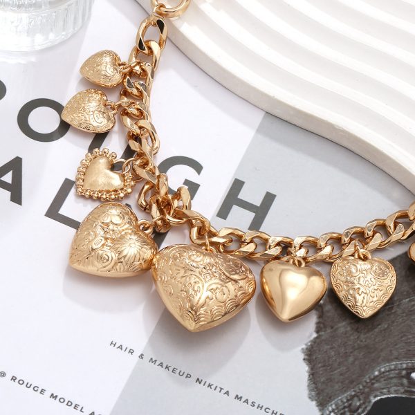 476c2ee7-11c7-4ec2-9662-1e80740d8562.jpg Luxury Style Carved Heart Pendant Necklace
